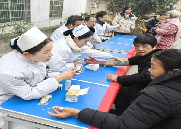 寒冬送暖护健康 义诊上门暖人心&mdash;&mdash;我院联合金三角社区开展冬季健康服务活动
